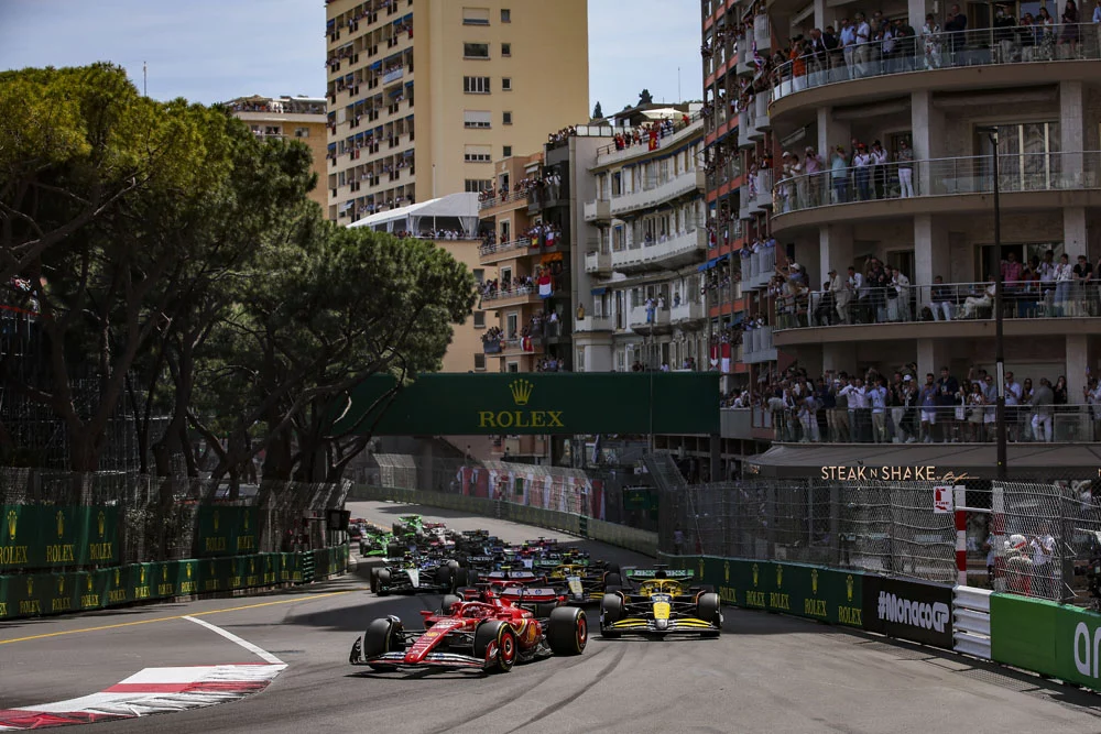 El día que el GP de Mónaco hizo por fin justicia a su hijo pródigo 2 Motor16 EuropaPress 5988042 leclerc charles mco scuderia ferrari sf 24 81 piastri oscar aus mclaren f1 Motor16