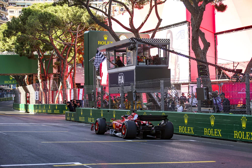 El día que el GP de Mónaco hizo por fin justicia a su hijo pródigo 5 Motor16 EuropaPress 5988502 16 leclerc charles mco scuderia ferrari sf 24 action crossing the finish Motor16