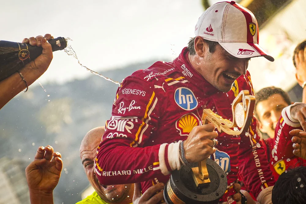 La mejor cosecha de 2024: 10 momentos para enmarcar esta temporada 3 Motor16 EuropaPress 5988632 scuderia ferrari team celebration leclerc charles mco scuderia ferrari Motor16