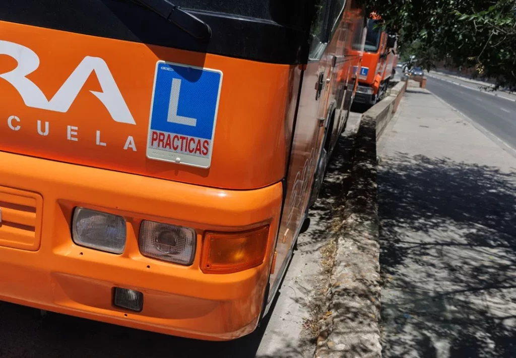 EuropaPress camion practicas autoescuela lara parking 25 julio 2023 madrid espana Motor16