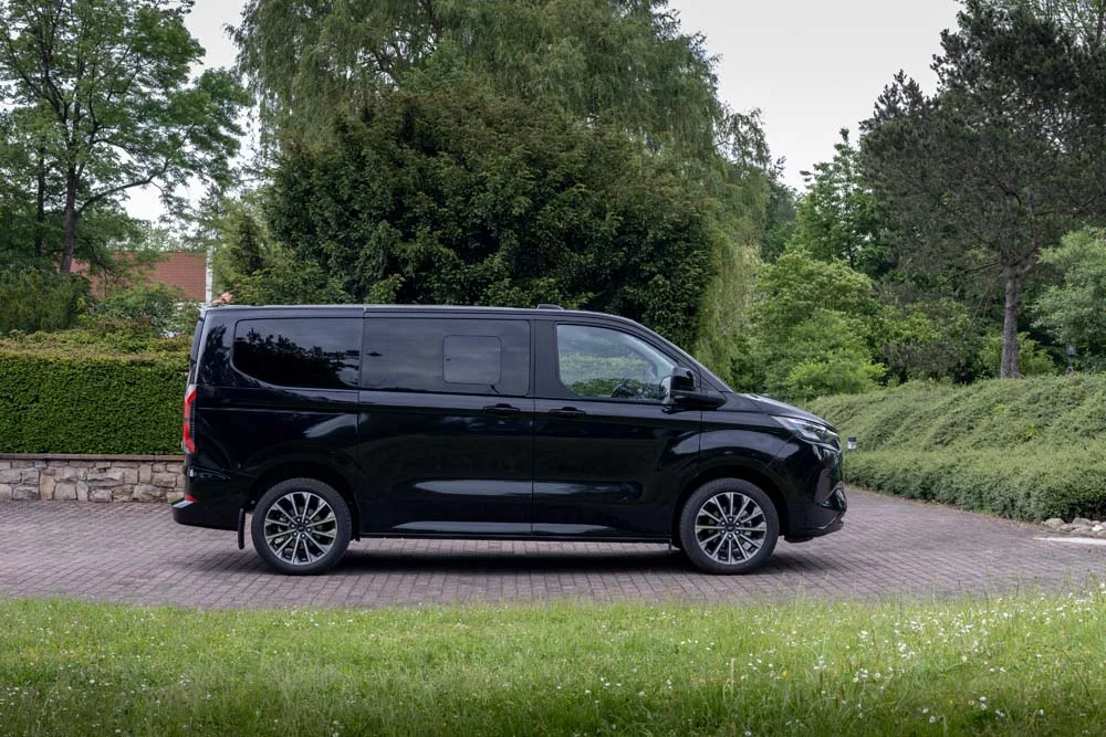 Ford E-Tourneo Custom, ya puedes reservar este 'transporte' eléctrico 1 Motor16 Ford E-Tourneo Custom