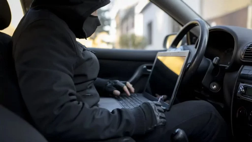 Por qué la gente envuelve las llaves de su coche en papel de aluminio como si fuera un bocadillo 83 Motor16 Hackeo robo coche Motor16