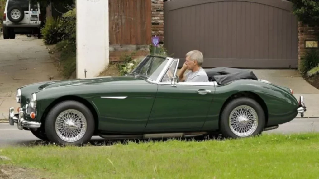 Ni Lamborghini ni Ferrari: Este es el clásico que conduce Harrison Ford a sus 81 años 2 Motor16 Harrison Ford tiene su propia colección de coches clásicos