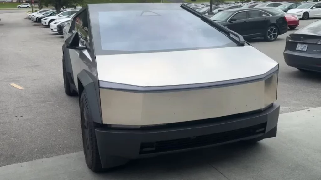 Nuevos propietarios de un Tesla Cybertruck graban en vídeos los problemas de su pick-up eléctrico 1 Motor16 Honda S2000 disfrazado coche policia 1 Motor16