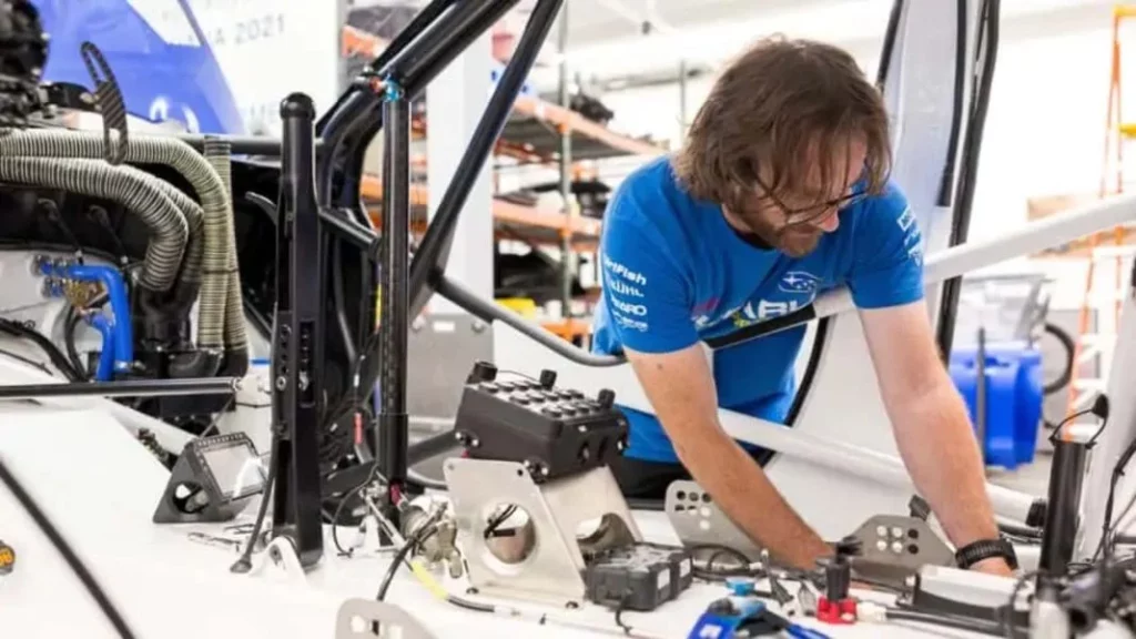 Así se construye un coche de carreras 1 Motor16 La importancia del motor y las características del coche de carreras.