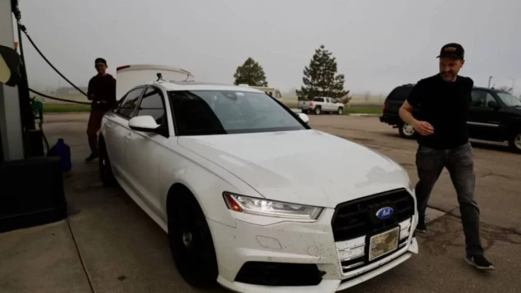 La historia de este Audi S6 disfrazado de Ford Taurus que pulverizó el récord de la Cannonball 1 Motor16 Más allá del disfraz: Un vehículo preparado para la victoria en Cannonball.