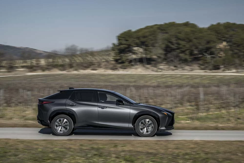 Por fin aterriza el Lexus RZ 300e: llega más lejos y es más barato 1 Motor16 Lexus RZ 300e