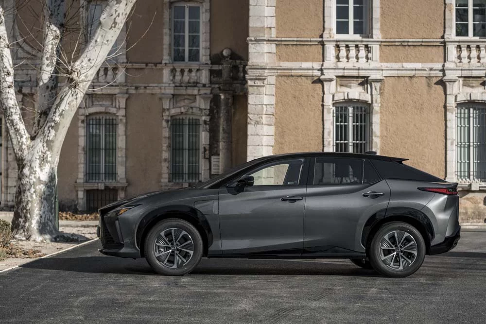 Por fin aterriza el Lexus RZ 300e: llega más lejos y es más barato 10 Motor16 Lexus RZ 6 Motor16