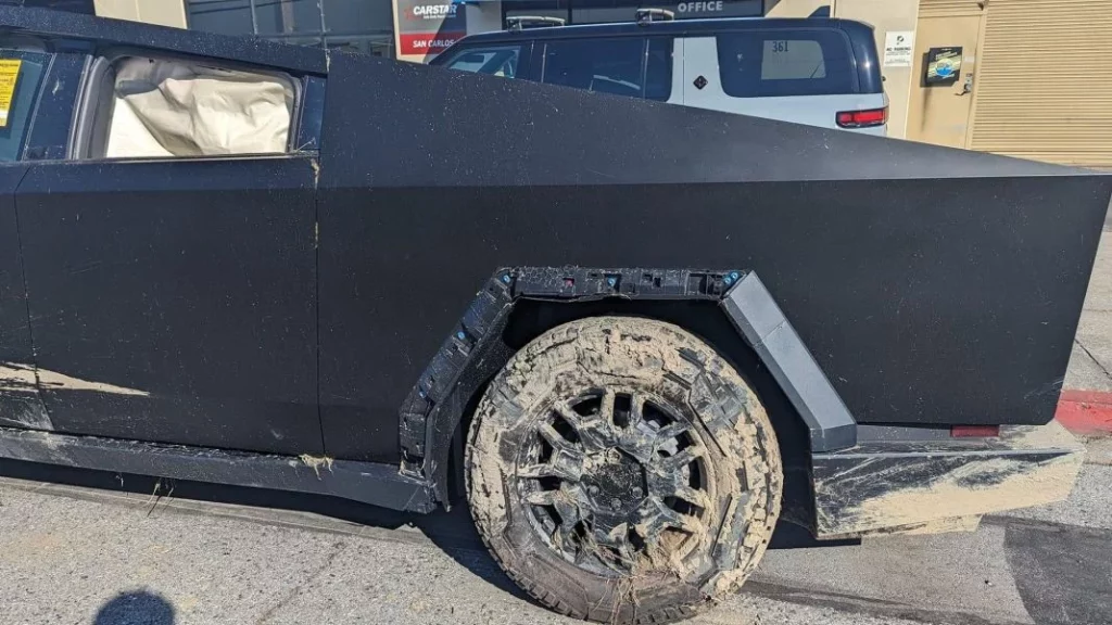 Si Musk no construye un Tesla Cybertruck anfibio se construye. O al menos se intenta 2 Motor16 ¿Qué sucederá con este Tesla Cybetruck?
