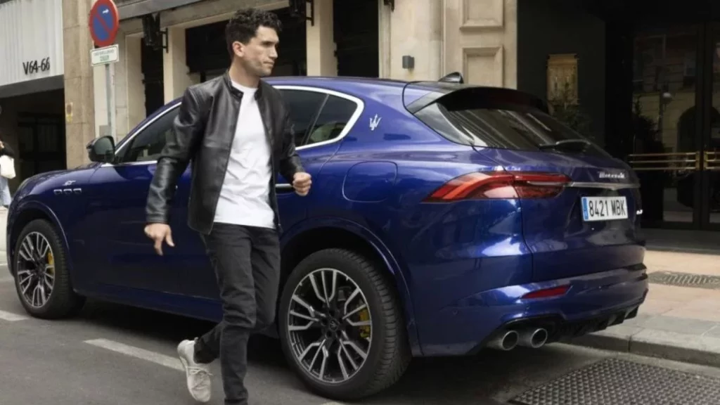 El Maserati a la altura de estos dos actores.