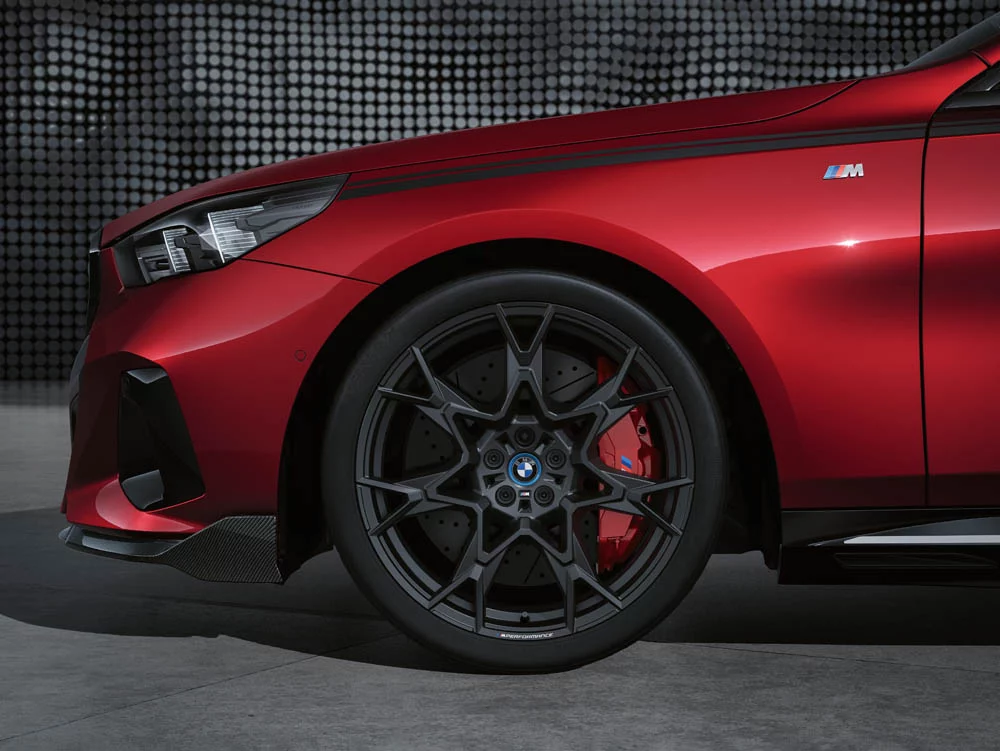 La exclusividad deportiva llega al BMW Serie 5 Touring y al i5 Touring 16 Motor16 P90546896 highRes Motor16