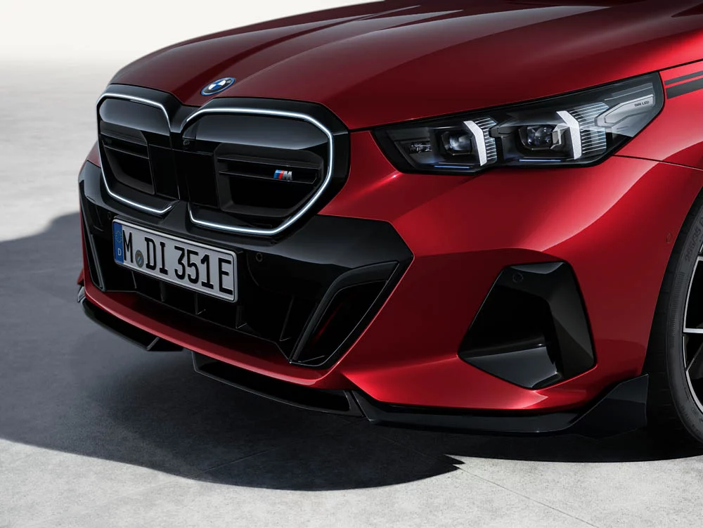 La exclusividad deportiva llega al BMW Serie 5 Touring y al i5 Touring 2 Motor16 BMW M Performance Parts
