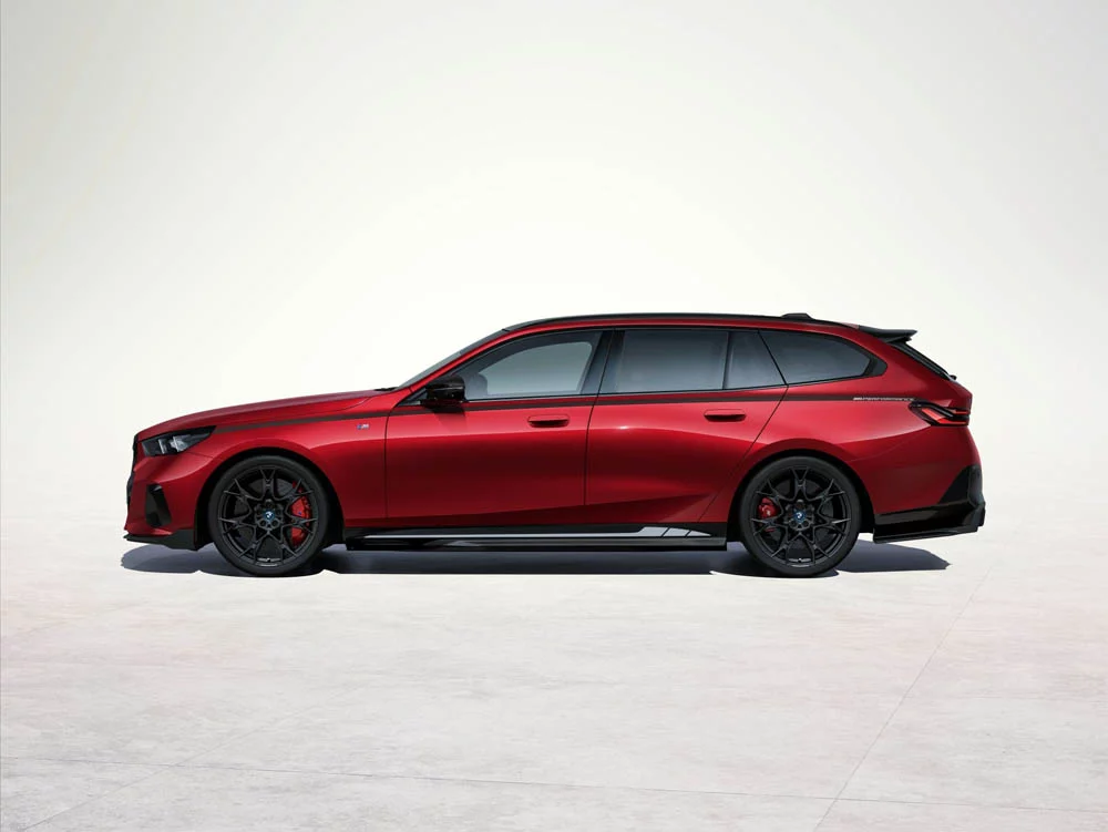 La exclusividad deportiva llega al BMW Serie 5 Touring y al i5 Touring 24 Motor16 P90546903 lowRes Motor16