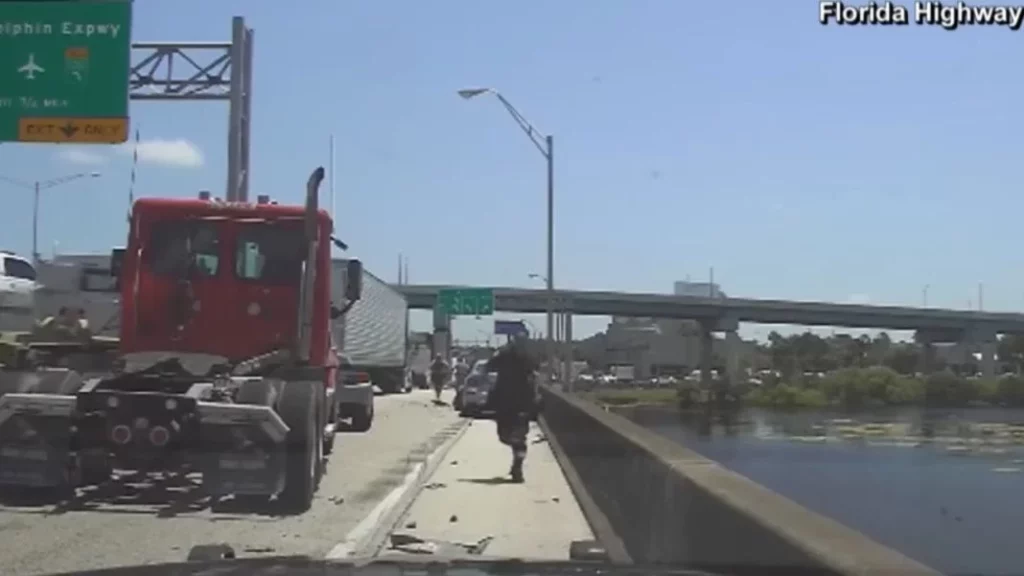 Una escena propia de GTA en la vida real. Con salto desde puente incluido 1 Motor16 ¿Cómo terminó la persecución digna del GTA?