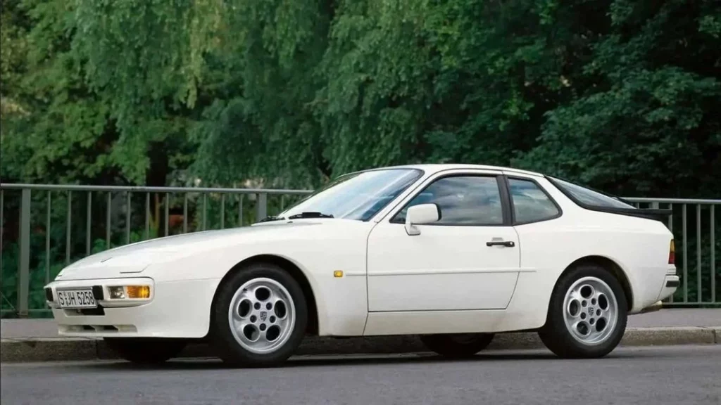 Porsche 944 Motor16