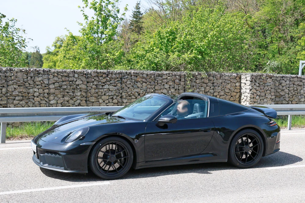 Porsche 992.2 GTS targa 10 Motor16