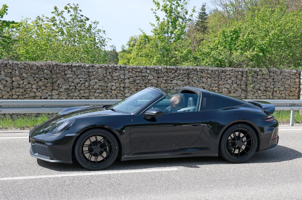 Porsche 992.2 GTS targa 11 Motor16