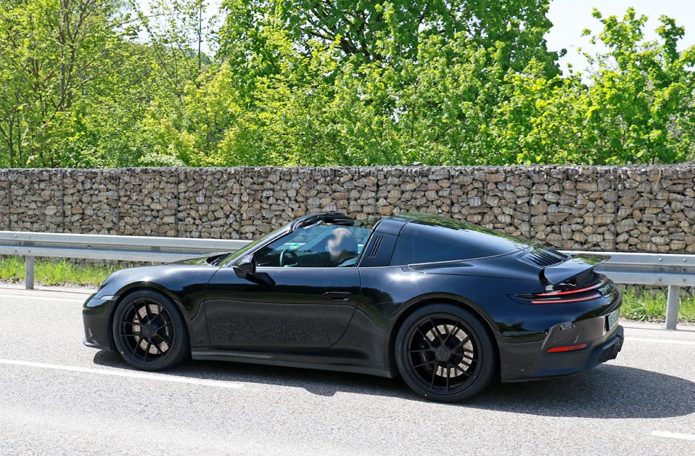 Porsche 992.2 GTS targa 12 Motor16