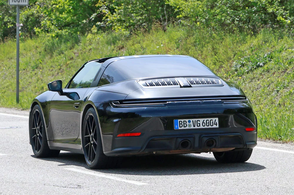 Porsche 992.2 GTS targa 16 Motor16