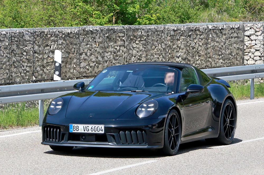 Porsche 992.2 GTS targa 2 Motor16