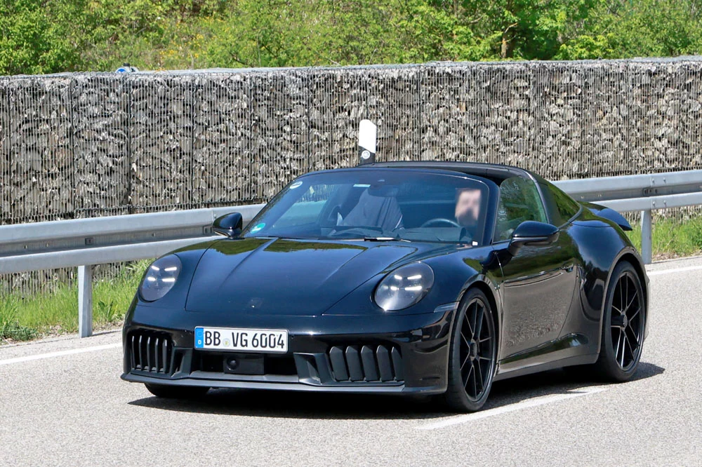 Porsche 992.2 GTS targa 3 Motor16