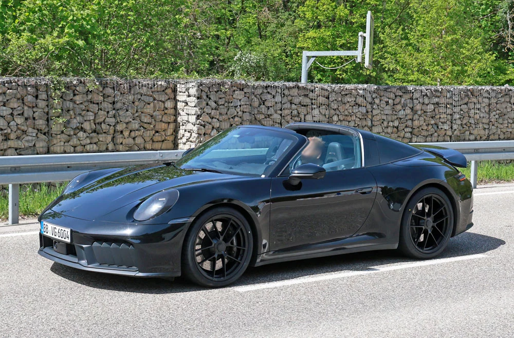 Porsche 992.2 GTS targa 9 Motor16