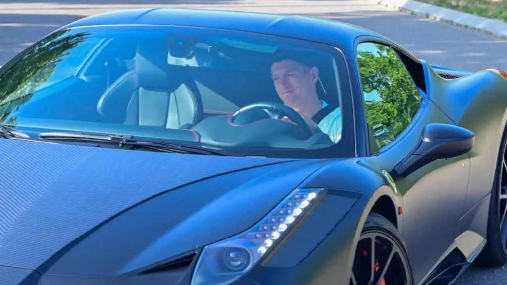 El último coche de Toni Kroos como jugador del Real Madrid 38 Motor16 Toni Kroos Ferrari 458 Spider Motor16