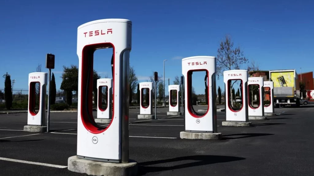 ¿Qué le depara al futuro de Tesla con tantos despidos?