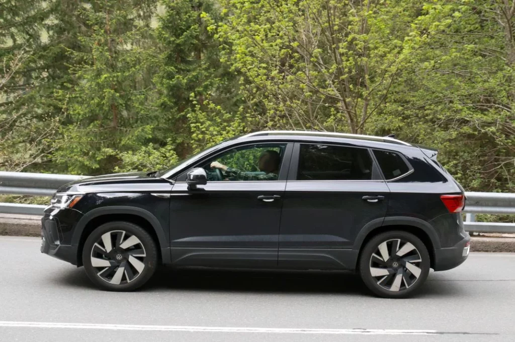 Volkswagen Taos 2025 (8)