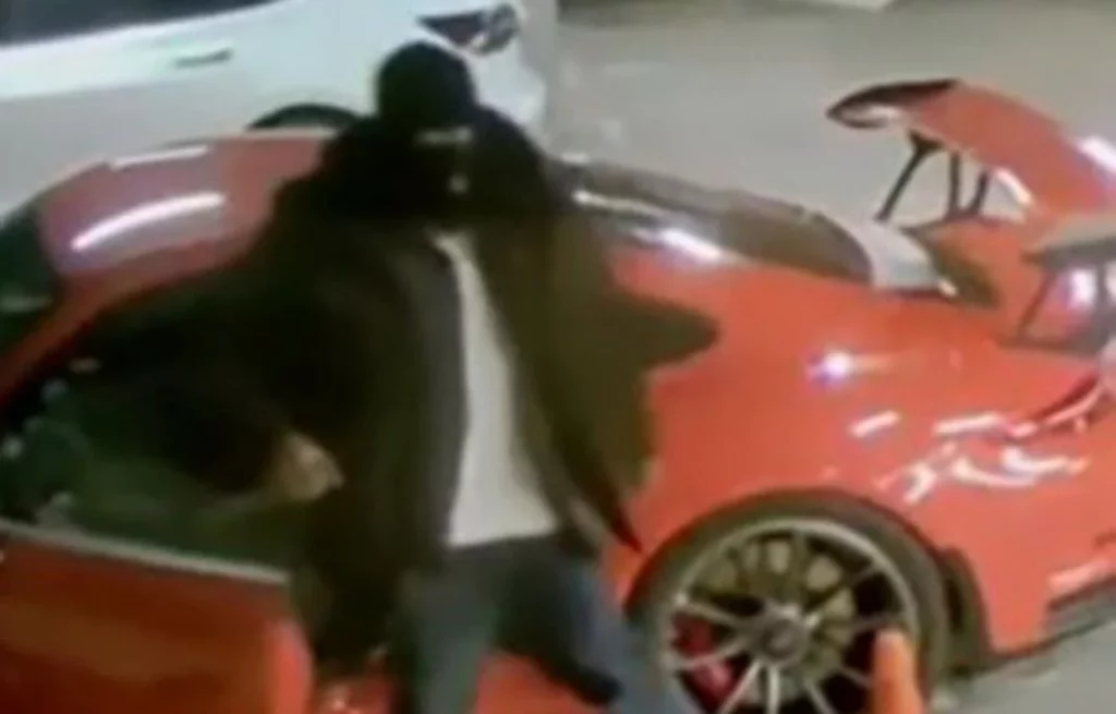 Eran más que dos jóvenes que querían un Porsche