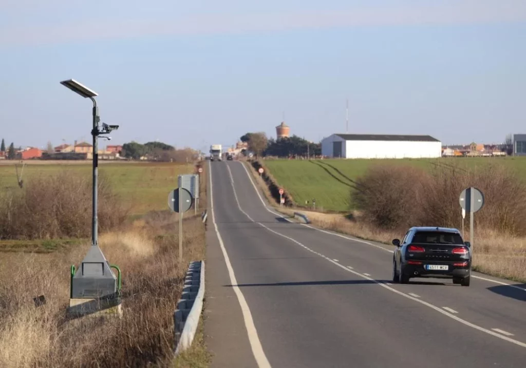 P-24a: La nueva señal que la DGT ya ha comenzado a colocar en algunas carreteras. ¿La conoces? 185 Motor16 carreteras