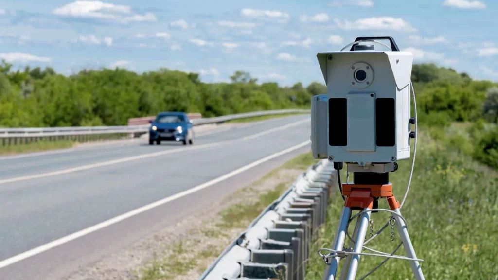 El dispositivo con el que jamás te pillará un radar de la DGT: Pero tiene sus riesgos 44 Motor16 DGT