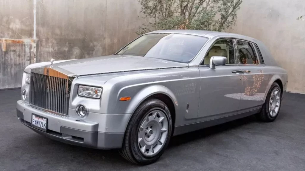 El chollo del día es este Rolls-Royce Phantom que cuesta menos de lo que pagaron en su última revisión 1 Motor16 ¿Qué características tiene este Roll-Royce tan accesible?