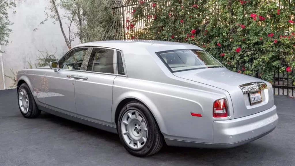 El chollo del día es este Rolls-Royce Phantom que cuesta menos de lo que pagaron en su última revisión 2 Motor16 Este Rolls-Royce: ¿Un chollo o una deuda a futuro para el nuevo propietario?
