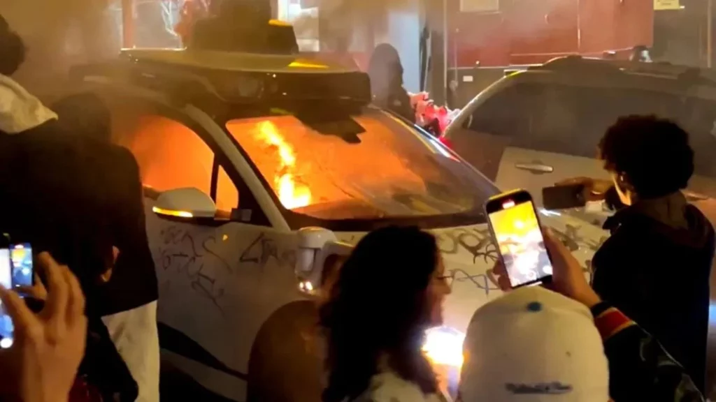 Así se las gastan en la ciudad de San Francisco con los coches autónomos 1 Motor16 Los coches autónomos están en peligro en Estados Unidos