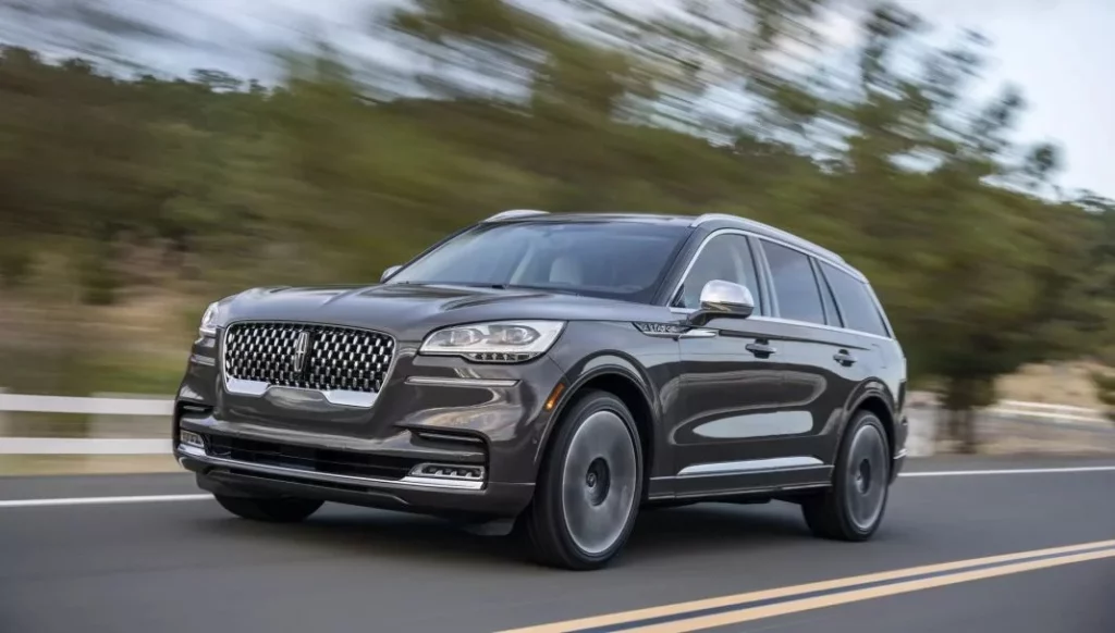 El coche de lujo por el que pagas 80 mil euros, pero sufre fallas cuando utilizas tu móvil dentro 2 Motor16 ¿Cuál fue la solución que encontró Lincoln para sus problemas con el móvil y la interferencia?