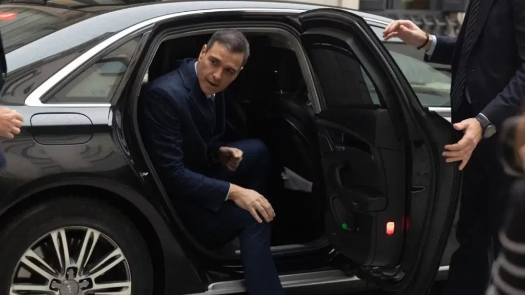 El coche oficial de Pedro Sánchez y el secreto que esconde en su interior.