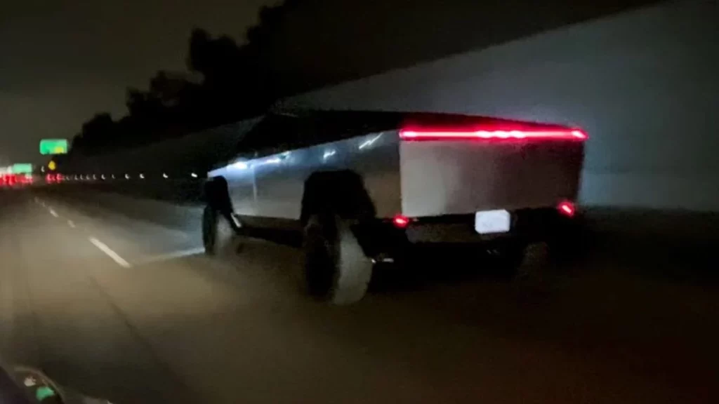Si vas a robar un coche, que no sea un Tesla Cybertruck.