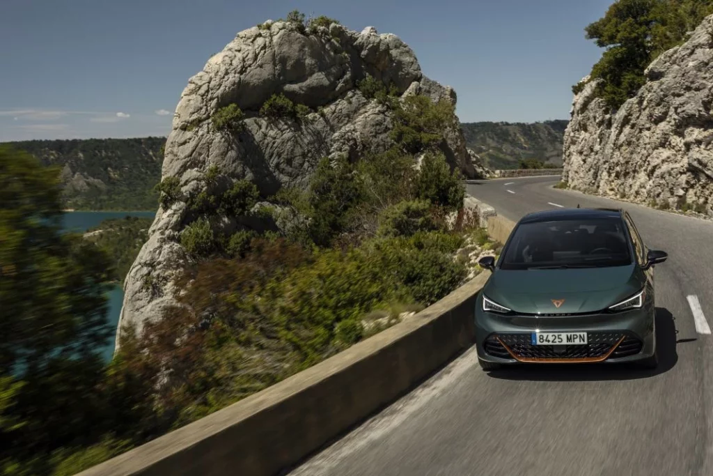 cupra born vz 9 Motor16