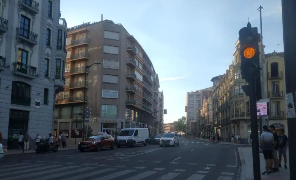 La eterna pregunta que siempre te haces respecto a los semáforos la DGT te la responde 54 Motor16 multa