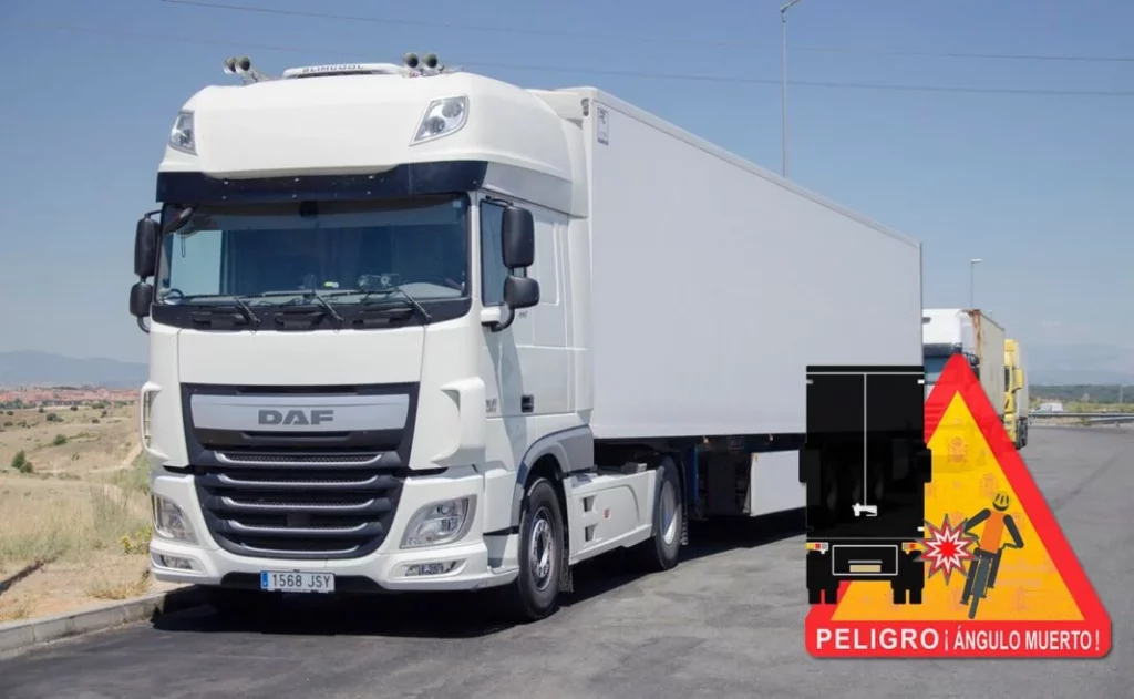 Así es la nueva pegatina que la Dirección General de Tráfico recomienda usar en estos vehículos 67 Motor16 cuidado