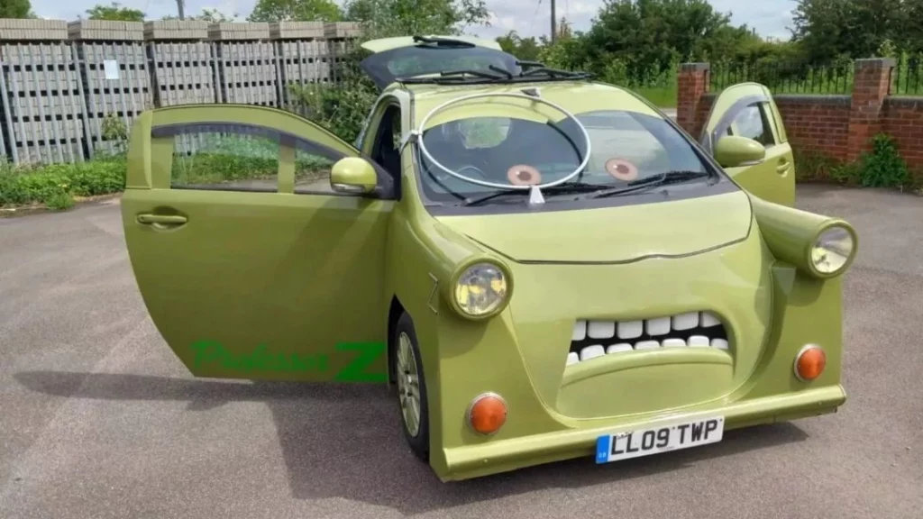 El Toyota iQ más raro del planeta parece el amigo de Rayo McQueen 2 Motor16 ¿Qué características tiene este Toyota iQ modificado?