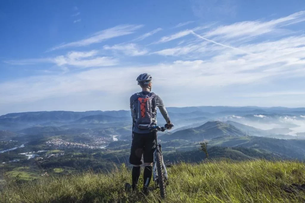 Ciclista: Esto es lo que la DGT dice sobre llevar casco cuando montas en bici 33 Motor16 recomendaciones