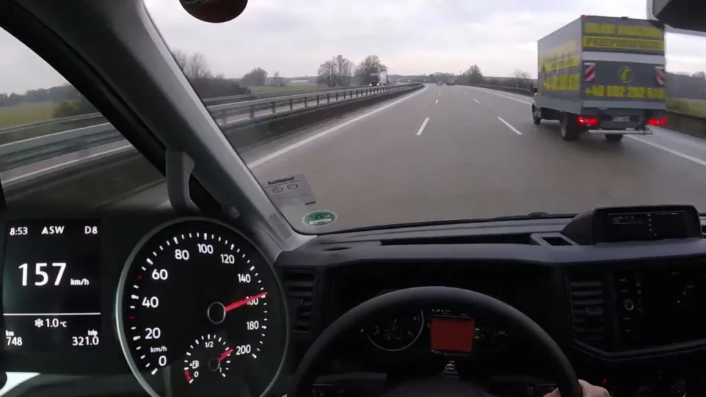 Pena de cárcel y multa para este conductor que la DGT pilló con su furgoneta a casi 200 km/h 30 Motor16 DGT