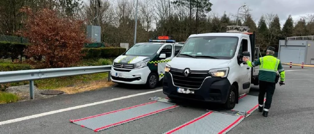 Pena de cárcel y multa para este conductor que la DGT pilló con su furgoneta a casi 200 km/h 33 Motor16 temerario