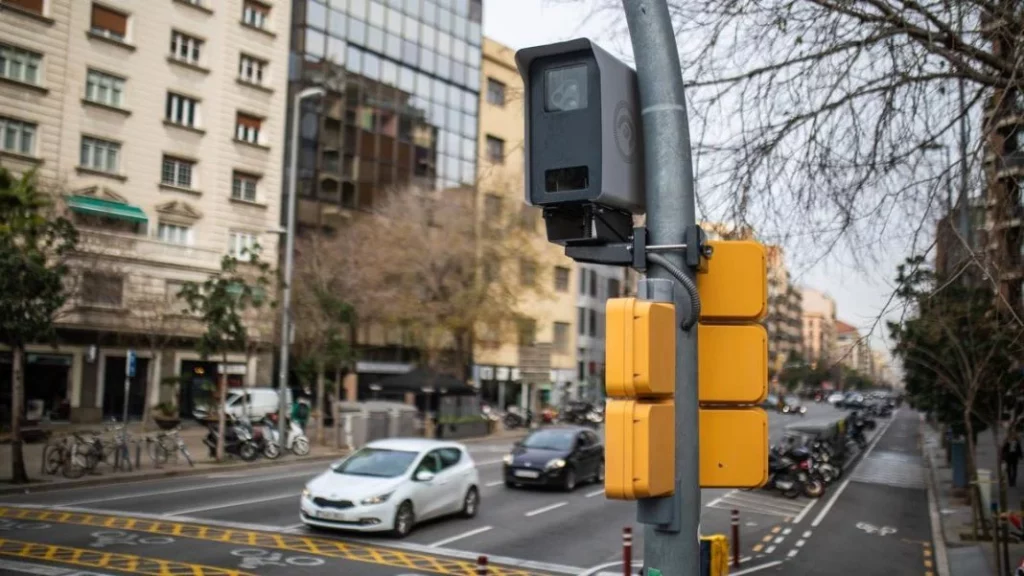 La forma instantánea de saber si un radar de la DGT te ha multado 88 Motor16 conductor