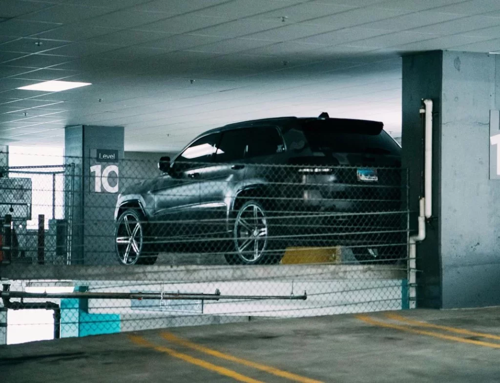 La ley es clara: Esto es lo que pasa si encuentras un coche aparcado en tu plaza de garaje 216 Motor16 parking ocupada plaza Motor16