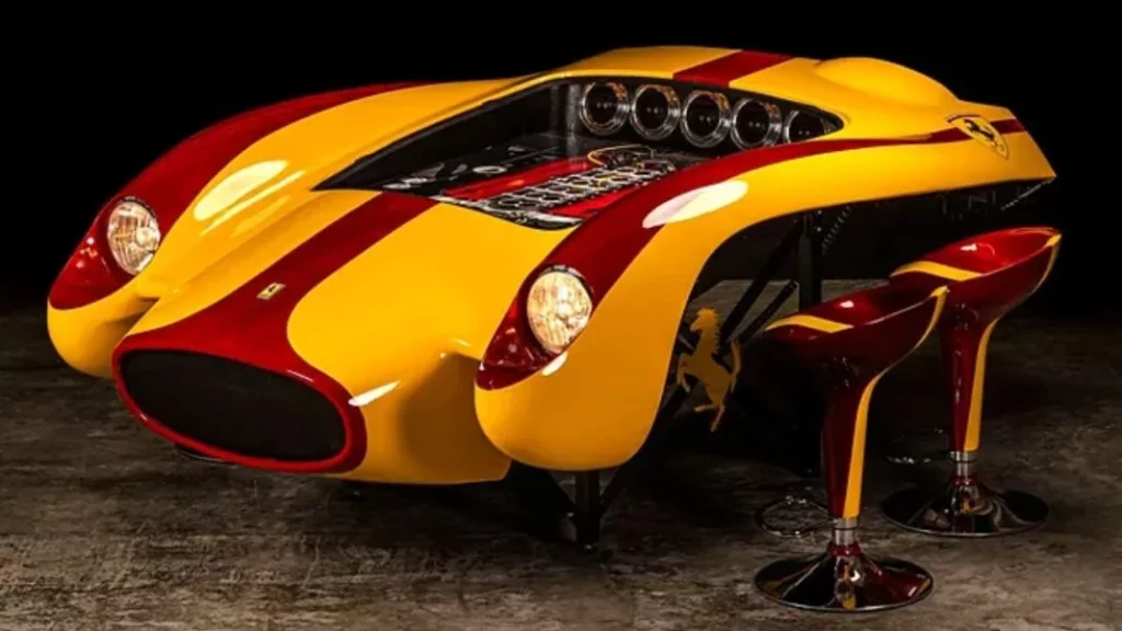 La pesadilla de cualquier amante de los coches: usan el capó de un deportivo de 10 millones de euros como mesa de bar 1 Motor16 ¿Por qué se transformó este coche deportivo en una mesa de bar?