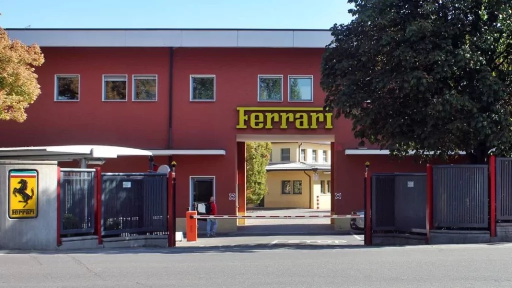 ¿Cuáles son las restricciones que le pone Ferrari a sus clientes?