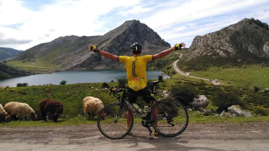 Ciclista: La DGT aclara cuál es el equipamiento de seguridad indispensable para ir en bici 58 Motor16 protección